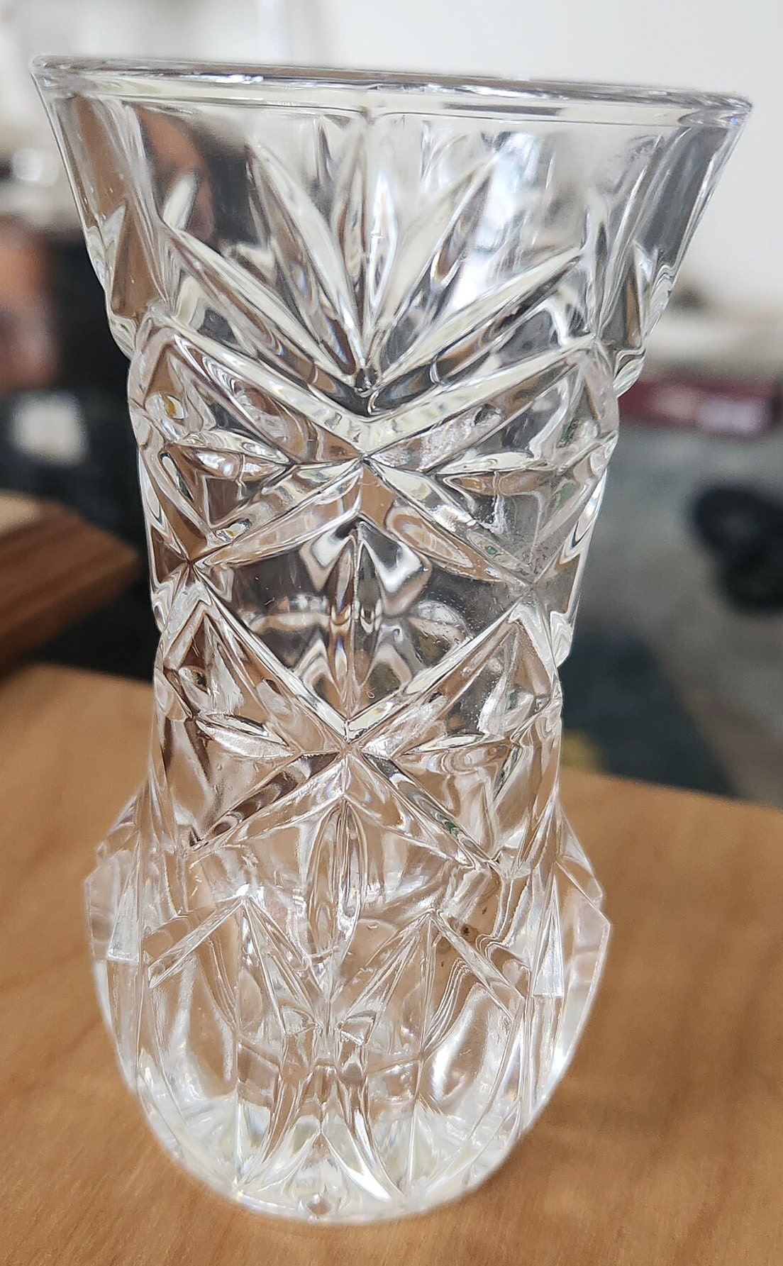 Elegant Bud Vase with Sparkling Star Pattern